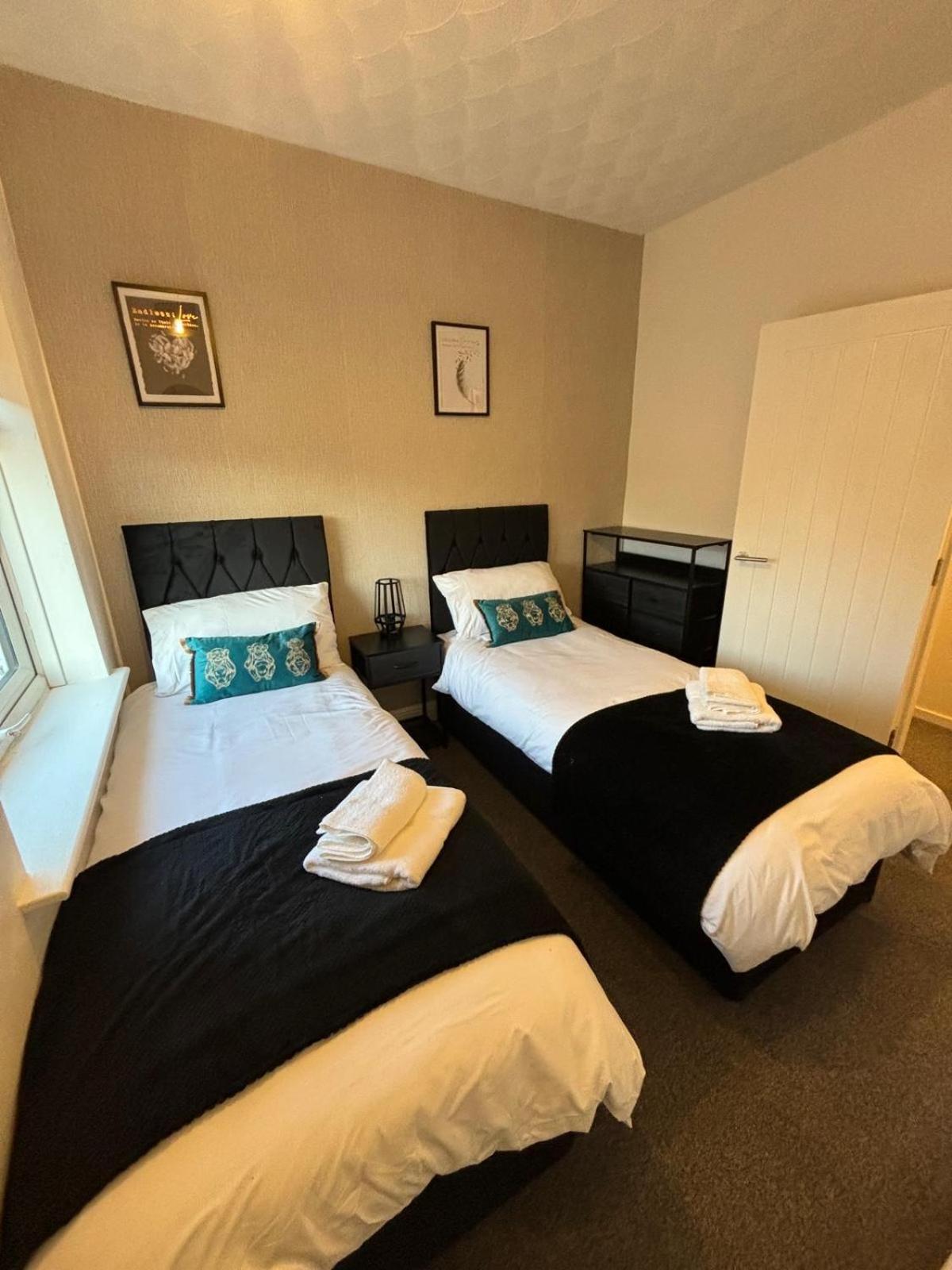 Stunning House - Sleeps 7 - 5 Mins Walk To Lincoln High Street - Parking - Wifi Villa Bagian luar foto