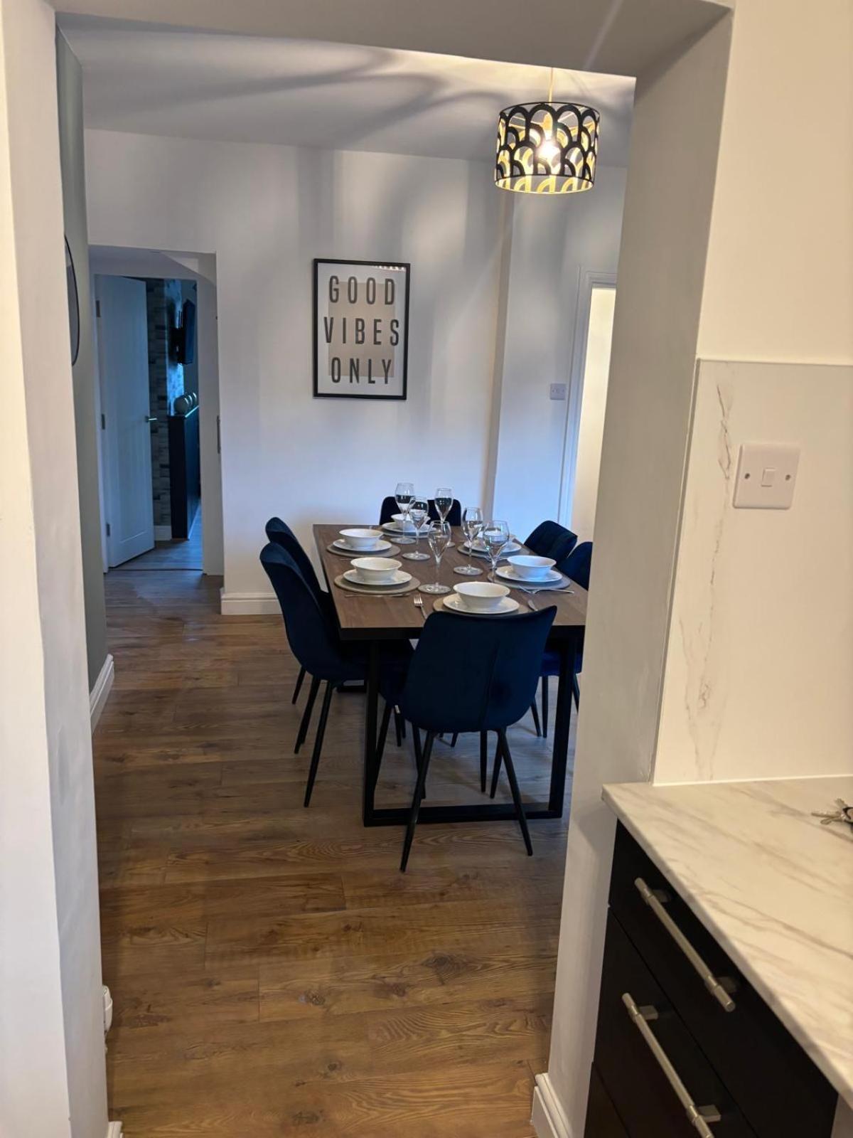 Stunning House - Sleeps 7 - 5 Mins Walk To Lincoln High Street - Parking - Wifi Villa Bagian luar foto